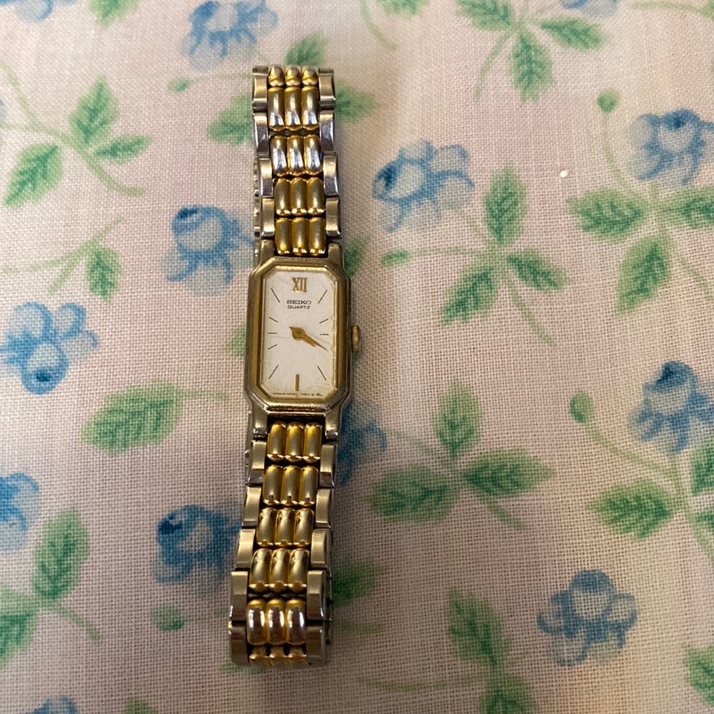 Seiko Vintage Rectangular Gold Silver White Ladies Watch
